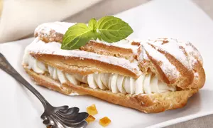 Eclere cu frisca si crema de vanilie