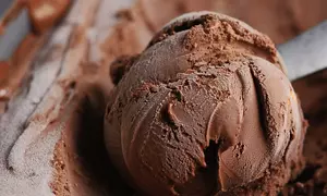 Inghetata de iaurt cu ciocolata si banane