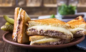 Sandvisuri cu salata de ton