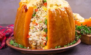 Dovleac umplut cu carne si orez