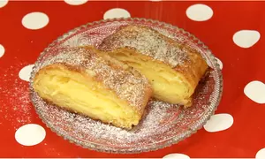 Strudel cu crema de vanilie