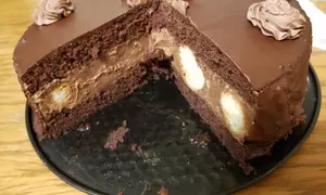 Tort profiterol cu crema de ciocolata