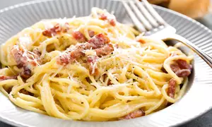 Paste carbonara cu smantana si bacon