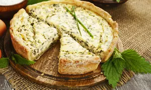 Placinta cu urzici si branza sarata