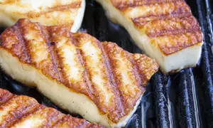 Branza Halloumi fripta pe gratar