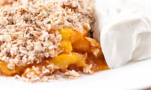 Crumble cu piersici (prajitura cu firimituri)