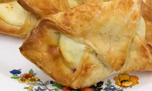 Pateuri daneze cu branza dulce