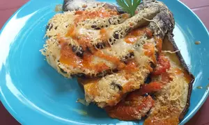 Vinete evantai, umplute cu mozzarella si rosii