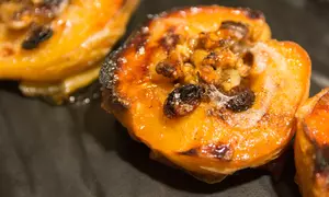 Gutui la cuptor umplute cu nuci si mere