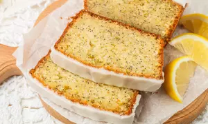 Chec glazurat cu lamaie si mac