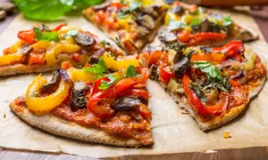 Pizza de post cu ardei si masline