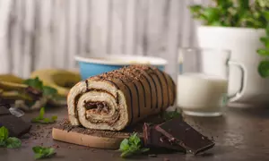 Rulada cu frișcă și ciocolată