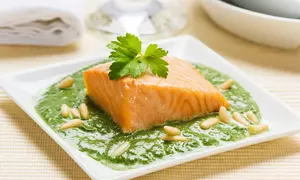 Somon cu sos de spanac