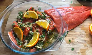 Somon la cuptor cu portocale după rețeta Ioanei Ginghină