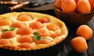 Prăjitură cu brânză și caise