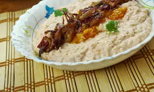 Fasole bătută cu ceapă călită