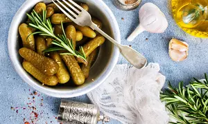 Mâncărică de  castraveţi muraţi şi cartofi