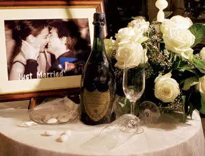 Extravagante in rochie alba