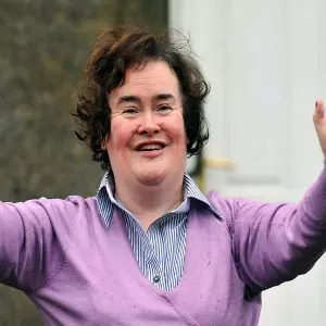 Susan_Boyle__in_fata_casei.jpg