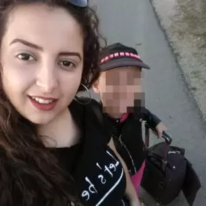 claudia-si-fetita-blurata-1-300x300