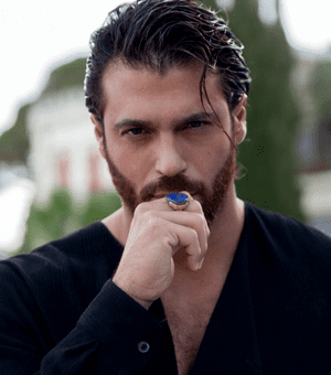 Can Yaman cucerește din nou presa internațională. Noua copertă care i-a impresionat pe fani