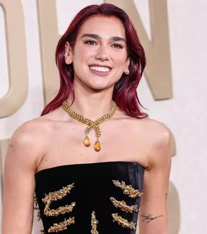 Dua Lipa împlinește 31 de ani! De la coveruri pe YouTube la succes mondial. Cum arată viața artistei după nunta cu Callum Turner