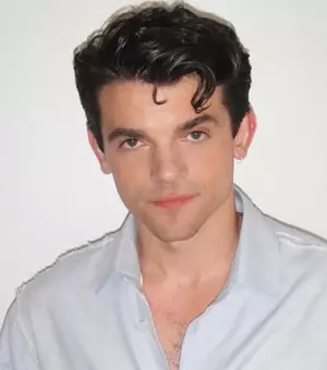 Un nou Poirot la orizont! Edward Bluemel scrie istorie ca cel mai tânăr actor care îl joacă pe legendarul detectiv