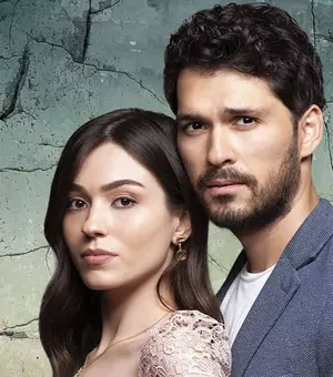 „Inimi sfărâmate” începe la Acasă. Cine sunt Meltem Akçöl și Erdem Yılmaz, protagoniștii noului serial turcesc