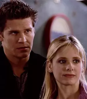 Sarah Michelle Gellar și David Boreanaz,  reuniune spectaculoasă la 30 de ani de la lansarea serialului „Buffy, spaima vampirilor”. Pozele care i-au cucerit pe fani