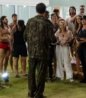 Radu Vâlcan dă vestea care le îngrozește pe concurente la „Insula Iubirii”: doar două fete vor merge la bonfire