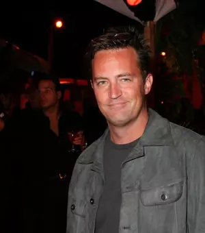 Matthew Perry, dincolo de Chandler Bing. Ce dezvăluie familia și prietenii actorului într-un documentar Netflix
