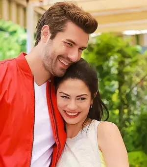 Originalul care a inspirat „Camera 609” revine la TV! Când începe serialul fenomen cu Demet Özdemir la Happy Channel