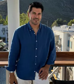 Burak Özçivit revine în seriale. Starul din „Dragoste infinită” îl înlocuiește pe Uğur Güneş în noua producție turcească