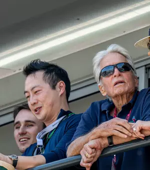 Catherine Zeta-Jones și Michael Douglas au atras toate privirile la Marele Premiu de la Monaco. Gesturile care demonstrează că se iubesc ca în prima zi