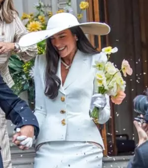 Dua Lipa s-a căsătorit! Ținuta ei de mireasă neconvențională a fost inspirată de o altă mireasă celebră
