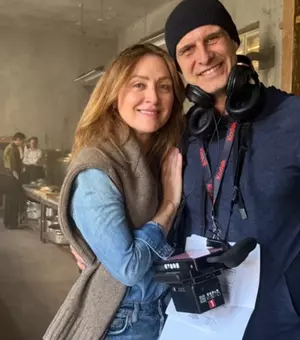 Primele imagini din „The Wedding Dress”, filmul Netflix filmat la București. Poveste de iubire inspirată din fapte reale