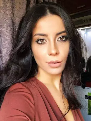 Melis-Tuzunguc-300×400-1