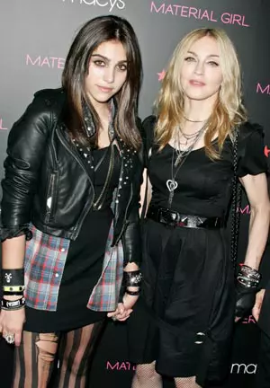 Madonna si Lourdes, de mana la lansarea colectiei ’Material Girl” 