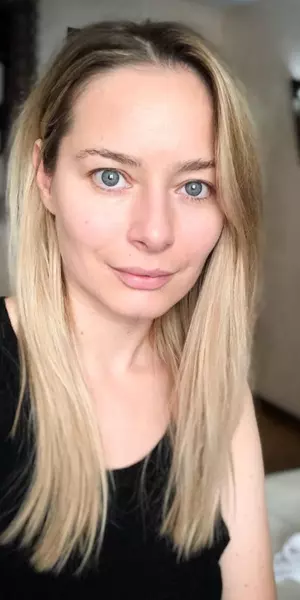 Laura Cosoi S A Fotografiat FÄƒrÄƒ Make Up È™i A Spus AdevÄƒrul Despre OperaÈ›iile Estetice Romanesti Vedete Unica Ro