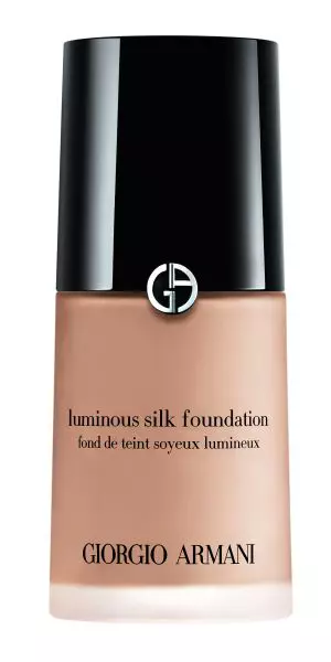 Fond de ten, Giorgio Armani, Luminous Silk Foundation, 233 lei, disponibil Douglas Băneasa