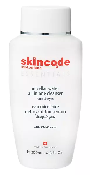 Apă micelară pentru față și ochi Skincode Essentials, 67,53 lei (disponibilă în Farmaciile Help Net)
