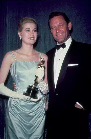 Grace Kelly – Rochie Edith Head, 1955