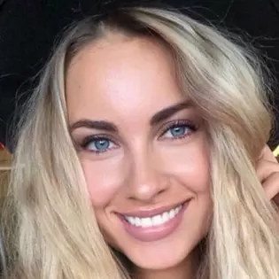 Cine este Otniela Sandu. I se spune "Shakira de România" și joacă în serialul Las Fierbinți