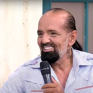 Daniel Iordăchioaie povestește cum a ajuns să cânte unui mort chiar din groapă: „M-am băgat de frică. Groapa era adâncă de doi metri, iar pământul era deasupra mea”