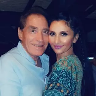 Petre Roman și soția sa, Silvia Chifiriuc, surprinși de paparazzi în ipostaze inedite: de la notar, au mers direct la mănăstire! Imagini rare cu cei doi, purtând ținute asortate