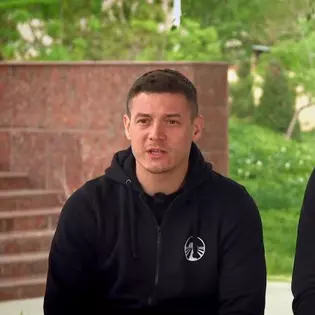 Alin Alexuc de la Asia Express are iubită de 12 ani și s-au logodit: "În ciuda programului de sportiv, a plecărilor, a distanței, ea mi-a fost mereu alături, în toate momentele importante" / EXCLUSIV