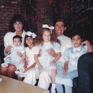 Kris, Robert, Kim, Kourtney, Khloe și Robert Kardashian