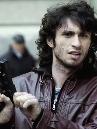 cum-arata-dragos-bucur-acum-20-de-ani-imagini-baieti-buni-serial (4)