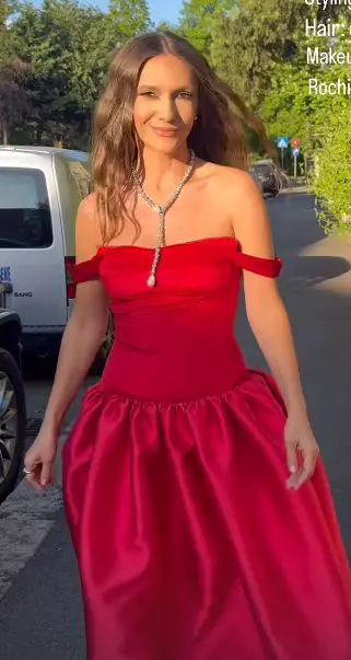 adela popescu rochie rosie