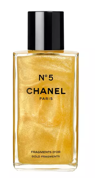 Gel pentru corp cu particule strălucitoare, Chanel, N°5 Fragments D’or, 437 lei, disponibil în Chanel Espace Beaute Băneasa